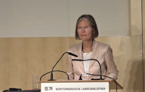 Die Heidelberger Völkerrechtlerin Anne Peters bei ihrem Vortrag in Stuttgart. Die Heidelberger Völkerrechtlerin Anne Peters bei ihrem Vortrag in Stuttgart.