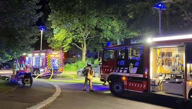 Etwa 40 Feuerwehrleute waren bei einem Kellerbrand in Neckargartach im Einsatz.