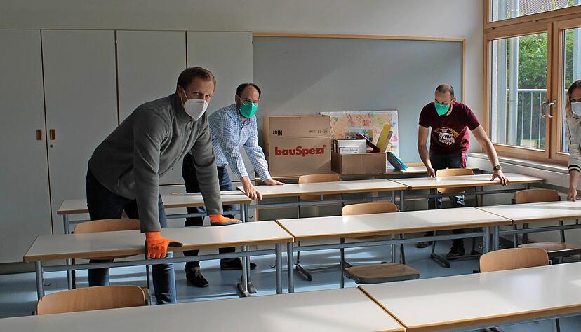 Vorbereitungen im Jagsttal-Schulverbund in Möckmühl: Geplant ist, dass alle Stufen bis zu den Ferien wieder zurück in die Klassenzimmer dürfen.
Foto: Simon Gajer Vorbereitungen im Jagsttal-Schulverbund in Möckmühl: Geplant ist, dass alle Stufen bis zu den Ferien wieder zurück in die Klassenzimmer dürfen.
Foto: Simon Gajer