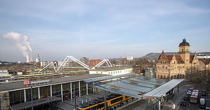 Dezember 2021: Nach langen Planungen und Bauzeiten soll im Frühjahr 2022 die neue Buga-Brücke zwischen Hauptbahnhof und Neckarbogen eingeweiht werden.