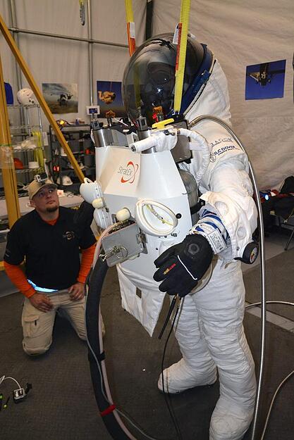 Vorbereitungen auf dem Flughafen bei Roswell im US-Bundesstaat New Mexico.