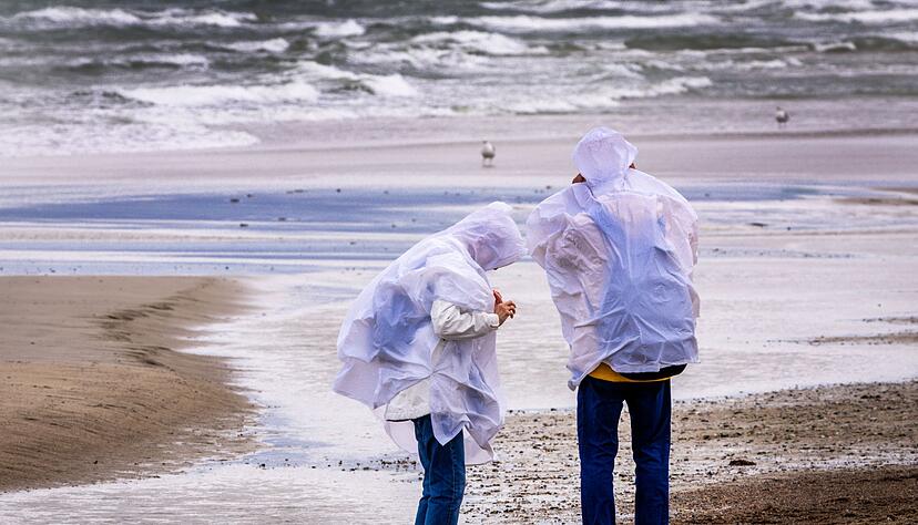 Sturmb&ouml;en sorgen in Norddeutschland f&uuml;r einzelne Sperrungen und Ausf&auml;lle &ndash; gr&ouml;&szlig;ere Sch&auml;den bleiben aus.