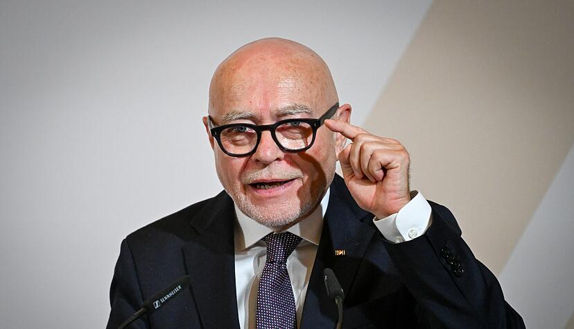 Der frühere Richter des Bundesverfassungsgerichts, Udo Di Fabio, ist derzeit noch zurückhaltend mit Blick auf ein mögliches AfD-Verbotsverfahren. (Archivfoto) Der frühere Richter des Bundesverfassungsgerichts, Udo Di Fabio, ist derzeit noch zurückhaltend mit Blick auf ein mögliches AfD-Verbotsverfahren. (Archivfoto)