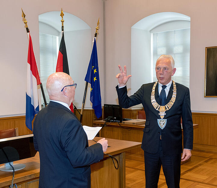Heilbronns OB Harry Mergel f&uuml;r zweite Amtszeit verpflichtet