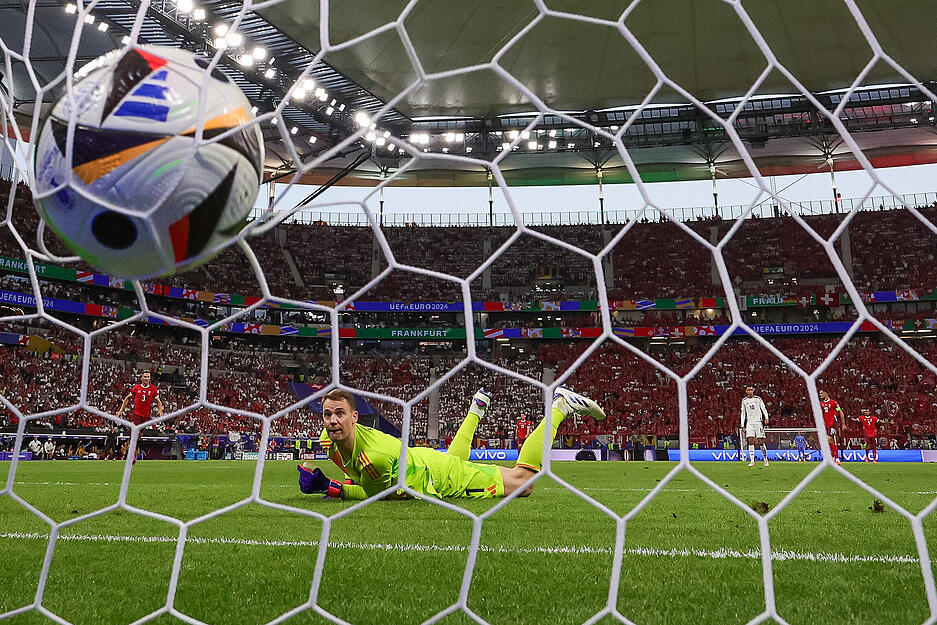 Keine Chance für Manuel Neuer beim Gegentreffer Nummer eins.