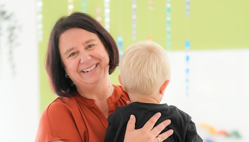 Spielkameradin und oft auch Seelsorgerin: Nicole Peters muss in ihrem Job viele Rollen ausf&uuml;llen.