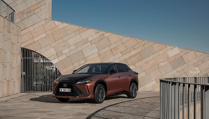 Der Lexus RZ 450e kommt im April zu Preisen ab 68.000 Euro in den Handel.
