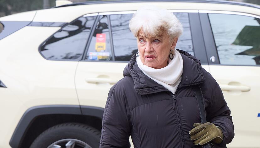 Auch die Schauspielerin Nicole Heesters war eine prominente Weggefährtin Hogers. Auch die Schauspielerin Nicole Heesters war eine prominente Weggefährtin Hogers.