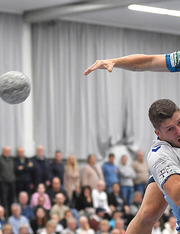 Adam Soos beim Torwurf, hier gegen Kornwestheim.