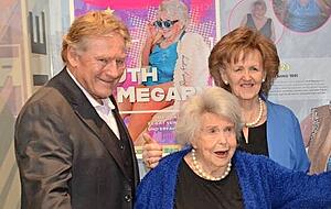 Bademode kennt kein Alter. Das beweist Ruth Megary, die mit 100 Jahren noch im Badeanzug posiert und seit Dezember einen Ausstellungsraum im Bikiniart-Museum hat.