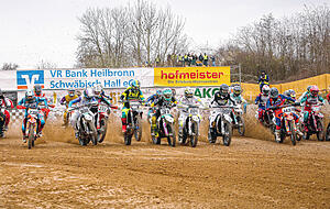 Eine enge Strecke und Zuschauer, die sehr nah dran sind: Die Fahrer hatten m&auml;chtig Spa&szlig; in Frankenbach.