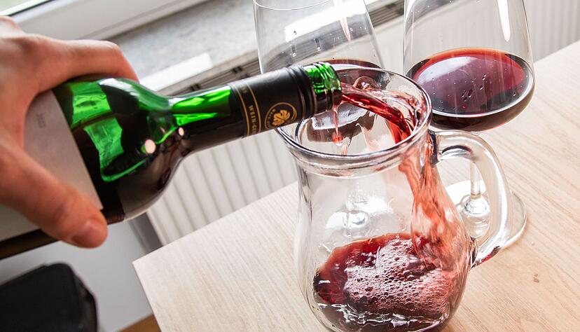 Beim Umf&uuml;llen in eine Karaffe profitieren gerade junge, gerbstoffbetonte Rotweine von einem Mehr an Sauerstoff. So werden die Tannine durch den Kontakt mit Luft weicher.