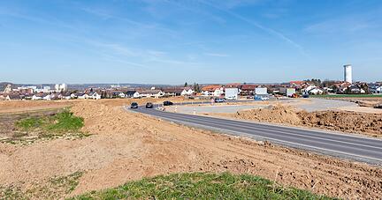 Viel getan hat sich im Baugebiet Obere Fundel, wo der Schwarz-Projekt-Campus entstehen soll. Derzeit ruhen aber die großen Erschließungsarbeiten.
Foto: Mario Berger Viel getan hat sich im Baugebiet Obere Fundel, wo der Schwarz-Projekt-Campus entstehen soll. Derzeit ruhen aber die großen Erschließungsarbeiten.
Foto: Mario Berger