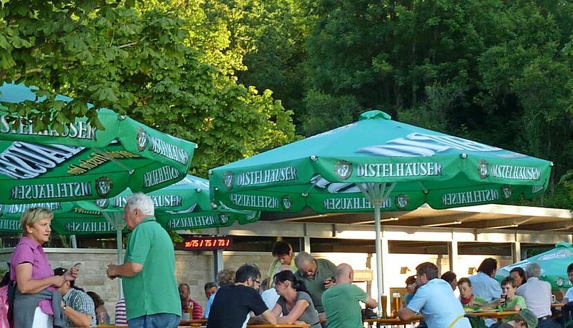 Alt sind die Fotos, die einen vollen Biergarten in Künzelsau zeigen. Mit Schnelltests soll ab 22. März ein Besuch wieder möglich sein. Mit viel Abstand.
Foto: Archiv/Doll Alt sind die Fotos, die einen vollen Biergarten in Künzelsau zeigen. Mit Schnelltests soll ab 22. März ein Besuch wieder möglich sein. Mit viel Abstand.
Foto: Archiv/Doll