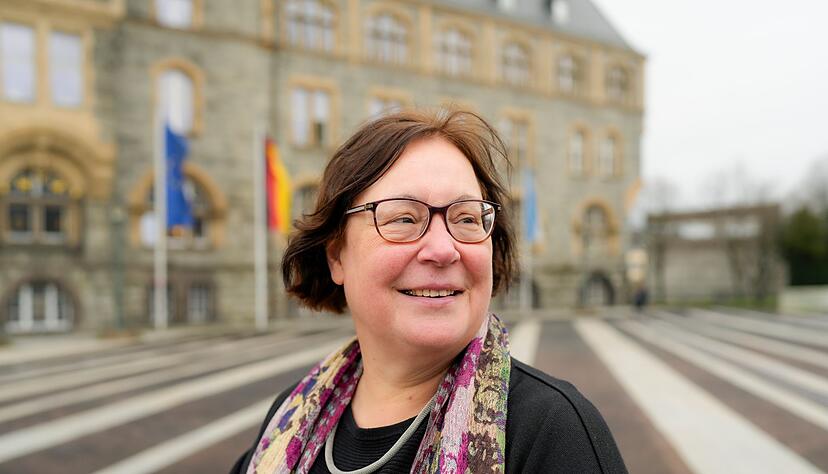 Christel Steylaers ber&auml;t als Gleichstellungsbeauftragte mit anderen Expertinnen und Experten zum Beispiel dar&uuml;ber, ob es f&uuml;r Frauen gen&uuml;gend Ma&szlig;nahmen gibt, um nach einer Familienphase wieder erfolgreich in die Arbeitswelt zur&uuml;ckkehren zu k&ouml;nnen.