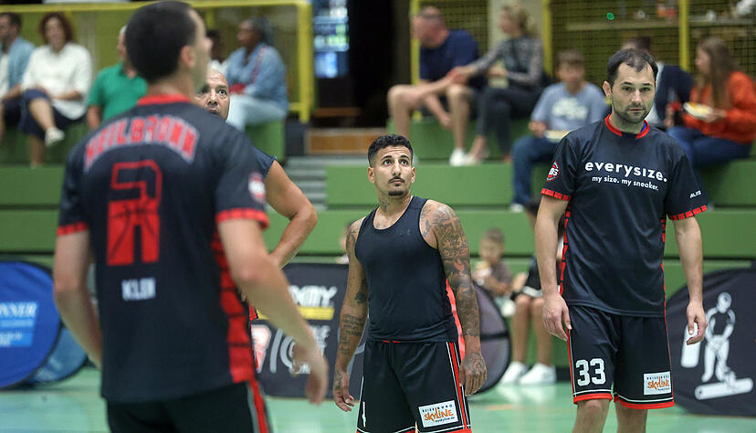 Kapitän Stilianos Eleftheriadis (Mitte), Vedran Milicevic (rechts) und die TSG Heilbronn Reds haben ein Saisonziel bereits fest im Blick: Mehr siegreiche Spiele als in der vergangenen Spielzeit. Kapitän Stilianos Eleftheriadis (Mitte), Vedran Milicevic (rechts) und die TSG Heilbronn Reds haben ein Saisonziel bereits fest im Blick: Mehr siegreiche Spiele als in der vergangenen Spielzeit.