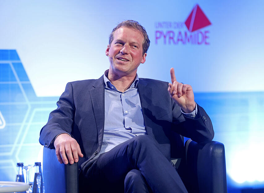 Abendvorlesung Medizin Hautnah zum Thema Autoimmunerkrankungen, Referent Prof. Henes, Tübingen und Verabschiedung Iris Baars-Werner. Abendvorlesung Medizin Hautnah zum Thema Autoimmunerkrankungen, Referent Prof. Henes, Tübingen und Verabschiedung Iris Baars-Werner.