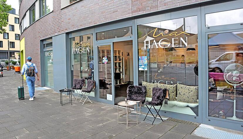 Das neue Café Max am Bollwerksturm hat seit April geöffnet. Es bietet Kaffeespezialitäten aus dem Hause Hagen, Snacks und Kuchen. Das neue Café Max am Bollwerksturm hat seit April geöffnet. Es bietet Kaffeespezialitäten aus dem Hause Hagen, Snacks und Kuchen.