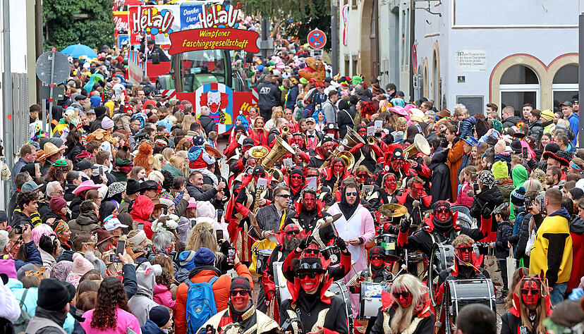 Der Faschingssonntag ist traditionell der Termin, an dem sich der närrische Lindwurm durch die Gassen von Bad Wimpfen schlängelt. Die Stadt hat für den Umzug ein Sicherheitskonzept erstellen lassen.