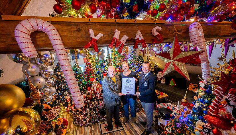 Das Rekord-Institut f&uuml;r Deutschland hat die Familie &laquo;f&uuml;r die meisten geschm&uuml;ckten Weihnachtsb&auml;ume an einem Ort&raquo; ausgezeichnet.