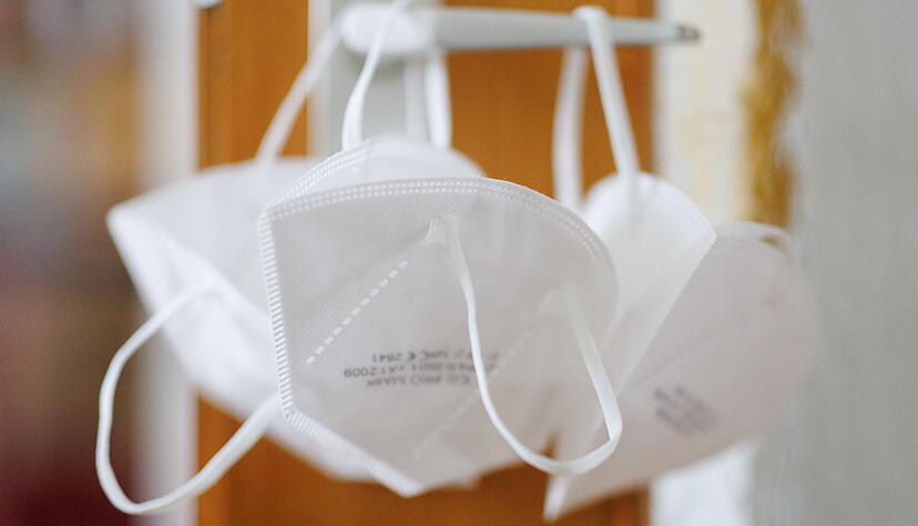 Solche Schutzmasken sind vor allem  mit der Corona-Pandemie verbunden. Im Kongo ist jetzt eine unbekannte Krankheit ausgebrochen, die wom&ouml;glich auch durch die Luft &uuml;bertragen wird. Die Beh&ouml;rden raten zum Abstand halten und Maske tragen.