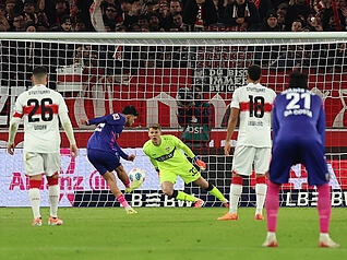 Alexander Nübel: Hatte nicht so viel zu tun. Das, was aus dem Spiel heraus aufs Tor kam, hielt er.  Das Highlight: Die Vorarbeit zum 2:1 durch Deniz Undav. Note: 3 Alexander Nübel: Hatte nicht so viel zu tun. Das, was aus dem Spiel heraus aufs Tor kam, hielt er.  Das Highlight: Die Vorarbeit zum 2:1 durch Deniz Undav. Note: 3