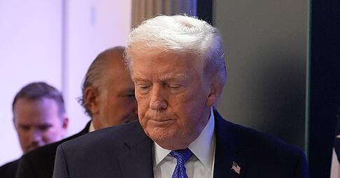 Der Supreme Court hat viele seiner Zölle für illegal erklärt - nun reagiert Trump. Der Supreme Court hat viele seiner Zölle für illegal erklärt - nun reagiert Trump.