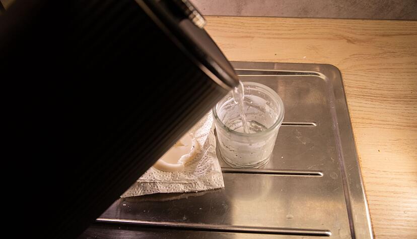 Schritt 4: Den Vorgang wiederholen, bis kaum noch Wachs übrig ist.