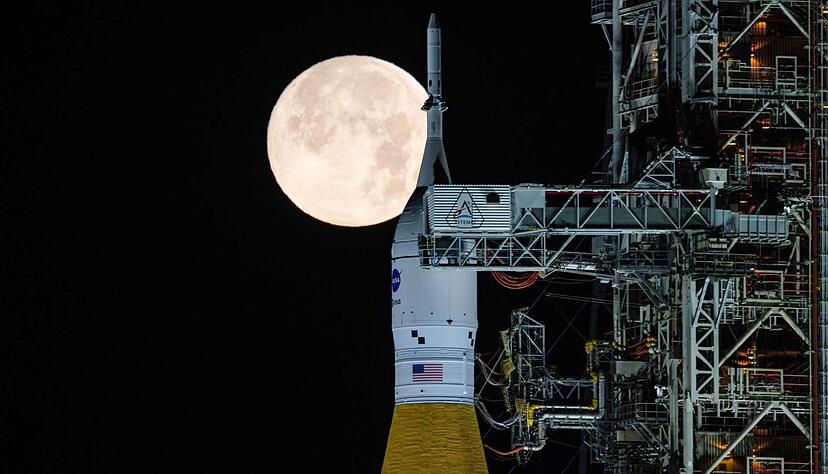 Sollte der Start der Mission tatsächlich am 1. April erfolgen, wird noch bei Tageslicht gestartet. An allen anderen Tagen wäre die Startzeit in Florida nachts. Sollte der Start der Mission tatsächlich am 1. April erfolgen, wird noch bei Tageslicht gestartet. An allen anderen Tagen wäre die Startzeit in Florida nachts.