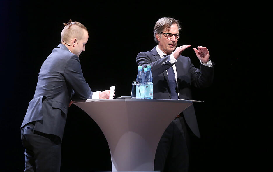 Jens Weidner beantwortet die Fragen von Moderator Tobias Wieland.