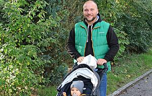 Andreas Kraft nutzt das schöne Wetter und dreht mit Sohn Jonas eine Runde.
Fotos: Christoph Feil Andreas Kraft nutzt das schöne Wetter und dreht mit Sohn Jonas eine Runde.
Fotos: Christoph Feil