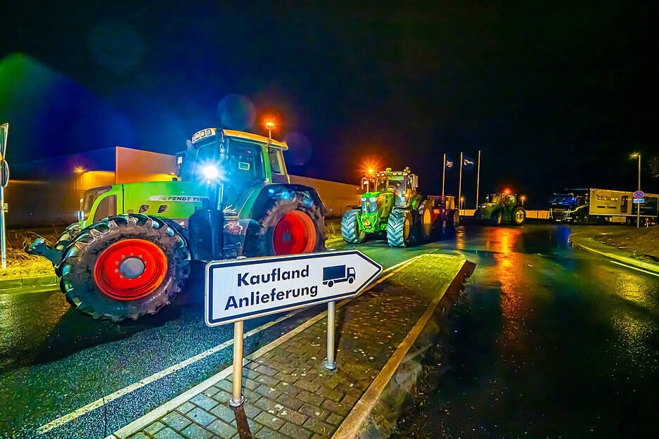 Rund 120 Landwirte haben sich an der Kundgebung beteiligt. Rund 120 Landwirte haben sich an der Kundgebung beteiligt.
