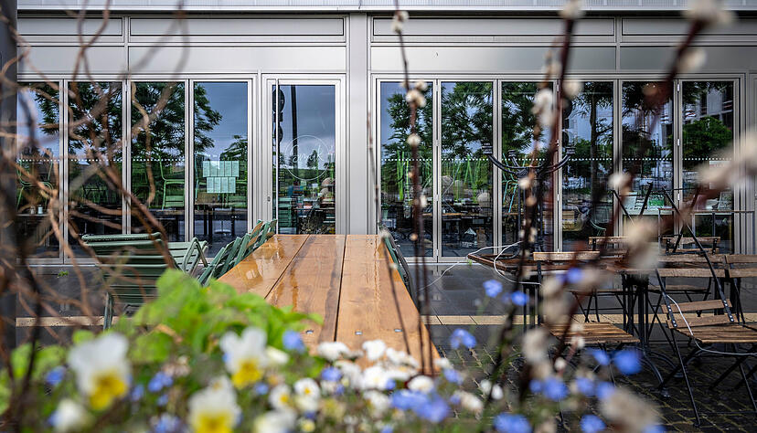 Das Smuk im Neckarbogen ist eine Mischung aus Café und Blumenladen. Das Smuk im Neckarbogen ist eine Mischung aus Café und Blumenladen.