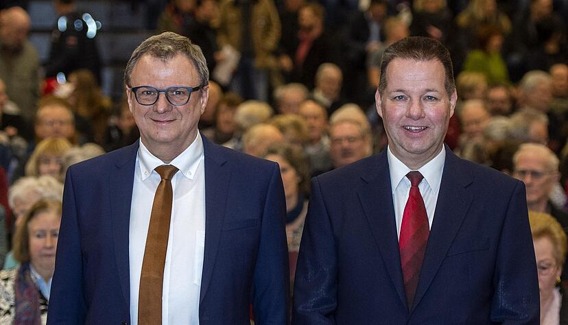 Januar 2020: Stefan Thoma (links) und Lutz Ronneburg im Wahlkampf um das Amt des Bürgermeisters in Weinsberg. Foto: Januar 2020: Stefan Thoma (links) und Lutz Ronneburg im Wahlkampf um das Amt des Bürgermeisters in Weinsberg. Foto: