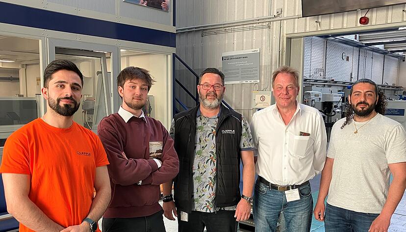 Zanyar Abdalla (von links), Dejan Heimroth, Alexander Feirer, Norbert Walter und Ferhat Levent in der Ausbildungswerkstatt der Heilbronner Läpple-Gruppe. Zanyar Abdalla (von links), Dejan Heimroth, Alexander Feirer, Norbert Walter und Ferhat Levent in der Ausbildungswerkstatt der Heilbronner Läpple-Gruppe.