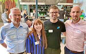 Georg Schirrmacher, EIT Food in Freising (von links), die Gründer Monika Cerniauskaite (Restart) und Franz Seubert (PlanerAI) mit Carsten Demming (DHBW). Georg Schirrmacher, EIT Food in Freising (von links), die Gründer Monika Cerniauskaite (Restart) und Franz Seubert (PlanerAI) mit Carsten Demming (DHBW).