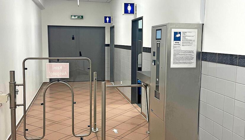 Die Toiletten in den Wollhaus-Passagen sind modernisiert, das Behinderten-WC liegt ein Stockwerk höher − doch ein Hinweisschild fehlt aktuell.
Foto; Marie Provencal