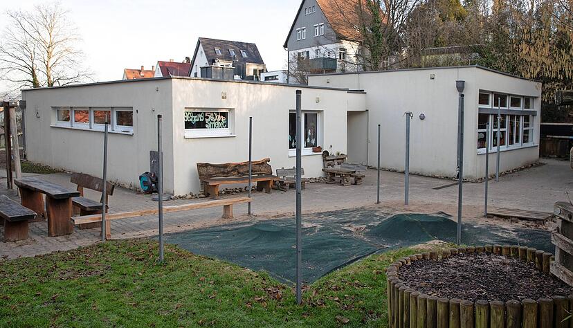50 Pl&auml;tze f&uuml;r M&auml;dchen und Jungen gibt es im Hermann-Striebel-Kindergarten. Das Geb&auml;ude ist rund 50 Jahre alt. Eine gro&szlig;e Sanierung lohnt sich nicht.
Foto: Andreas Veigel