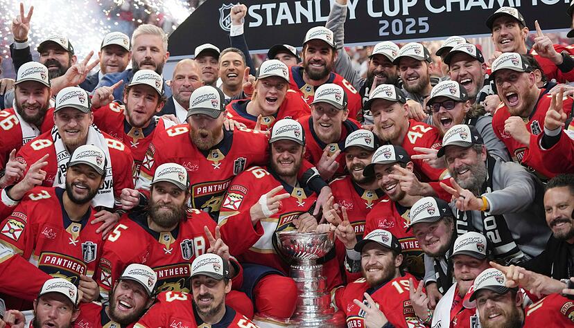 Nico Sturm durfte mit den Florida Panthers den Titel bejubeln.