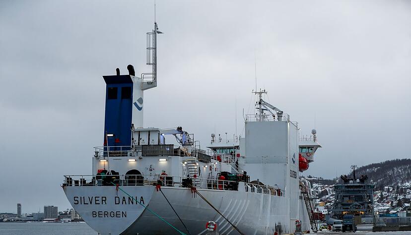 Das Schiff «Silver Dania» wurde für Ermittlungen in den Hafen von Tromsø gebracht. Das Schiff «Silver Dania» wurde für Ermittlungen in den Hafen von Tromsø gebracht.