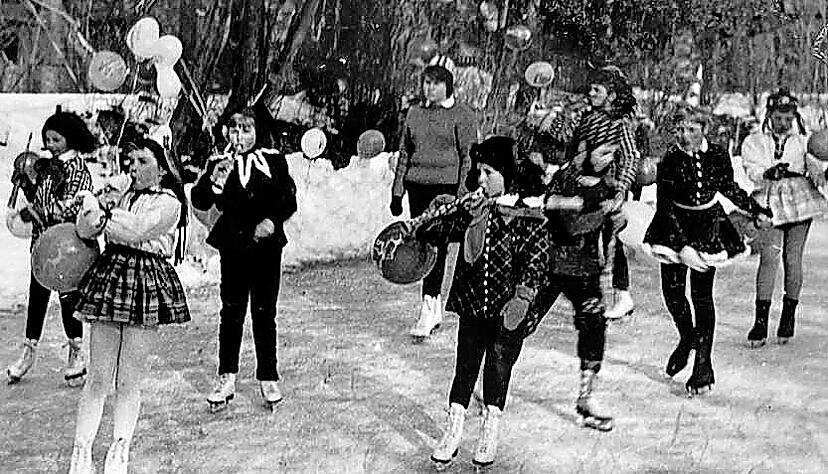 Kinderfasching des REV Heilbronn auf dem zugefrorenen Trappensee im Jahr 1963.