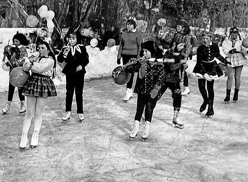 Kinderfasching des REV Heilbronn auf dem zugefrorenen Trappensee im Jahr 1963.