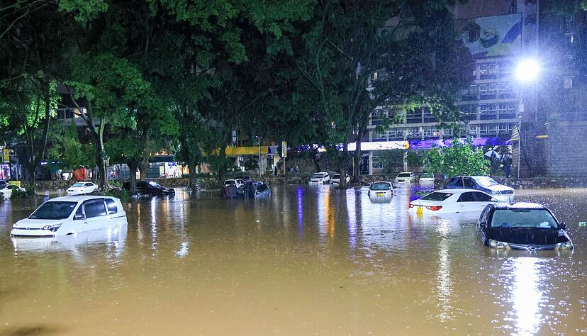 Einige Einwohner sind ertrunken, andere aufgrund besch&auml;digter Stromkabel get&ouml;tet worden.