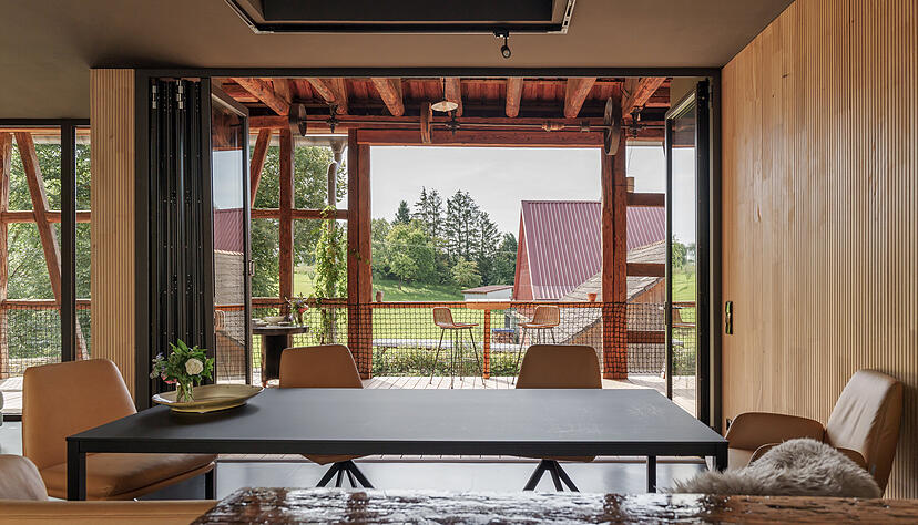 Die Wohnscheune von Ulrich Breutner und Ute Böttinger in Neuenstein-Kleinhirschbach gehört zu den 50 besten Einfamilienhäusern Deutschlands und wurde vom Callwey-Verlag ausgezeichnet. Die Wohnscheune von Ulrich Breutner und Ute Böttinger in Neuenstein-Kleinhirschbach gehört zu den 50 besten Einfamilienhäusern Deutschlands und wurde vom Callwey-Verlag ausgezeichnet.