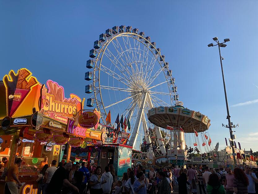 Vom 22. September bis 8. Oktober findet dieses Jahr das Cannstatter Volksfest auf dem Wasen in Stuttgart statt. Vom 22. September bis 8. Oktober findet dieses Jahr das Cannstatter Volksfest auf dem Wasen in Stuttgart statt.