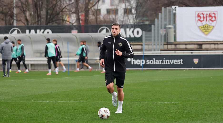 Auch Ermedin Demirovic stand auf dem Rasen, trainierte aber individuell. Auch Ermedin Demirovic stand auf dem Rasen, trainierte aber individuell.