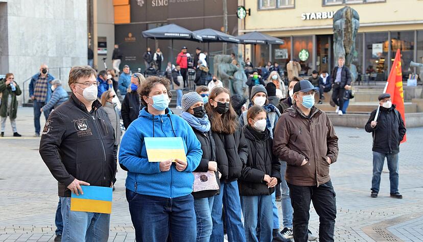 Bekenntnis zur Ukraine: Die Klimaaktivisten von Fridays for Future haben gegen den Krieg in der Ukraine protestiert. Bekenntnis zur Ukraine: Die Klimaaktivisten von Fridays for Future haben gegen den Krieg in der Ukraine protestiert.