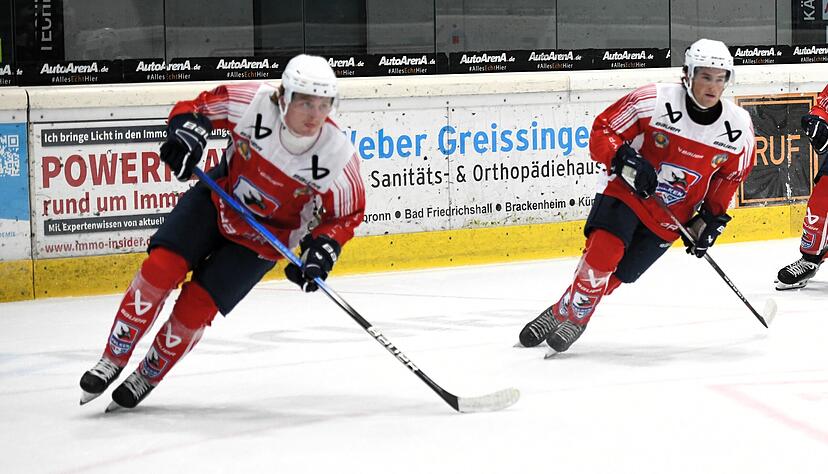 Calder Anderson (links) und Nolan Ritchie sind aktuell zusammen mit Niklas Jentsch und Robin Just die Topscorer der Heilbronner Falken. Calder Anderson (links) und Nolan Ritchie sind aktuell zusammen mit Niklas Jentsch und Robin Just die Topscorer der Heilbronner Falken.