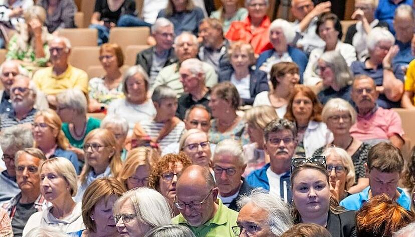 Ist KI Horror oder Heilsbringer? Für diese Frage interessierten sich rund 480 Besucher. Ist KI Horror oder Heilsbringer? Für diese Frage interessierten sich rund 480 Besucher.
