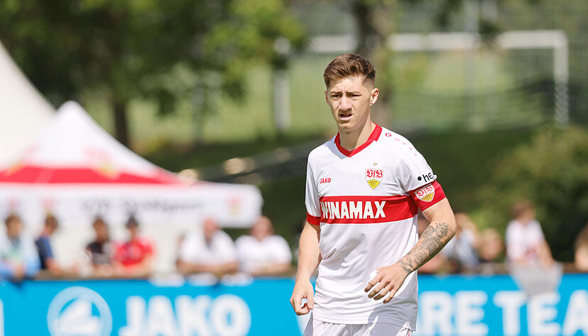Angelo Stiller im Testspiel gegen den FSV Hollenbach. Angelo Stiller im Testspiel gegen den FSV Hollenbach.